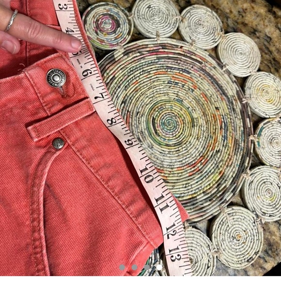 Vintage Levi’s shorts size 3❤️ - Picture 7 of 7